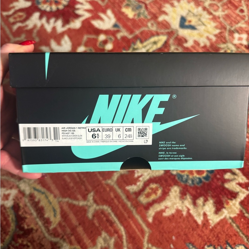 Nike Jordan 1 retro in green glow! The